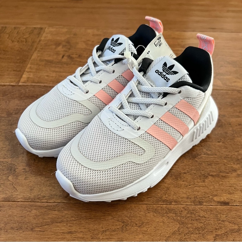Adidas Kids Light Grey Sneakers w/ Pink Detailing - Size 7K